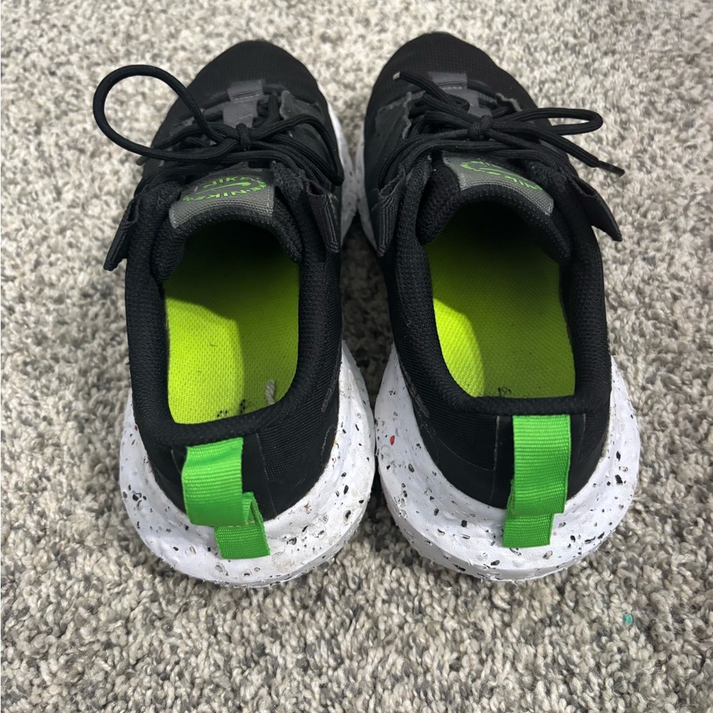 Nike Men’s Black Athletic Sneakers with Neon Green Accents - Picture 2 of 6